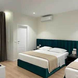  Inn Clinton Albania